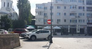 Aici toate sunt pe dos Semn sens interzis peninsula Foto: Virgil Breabăn