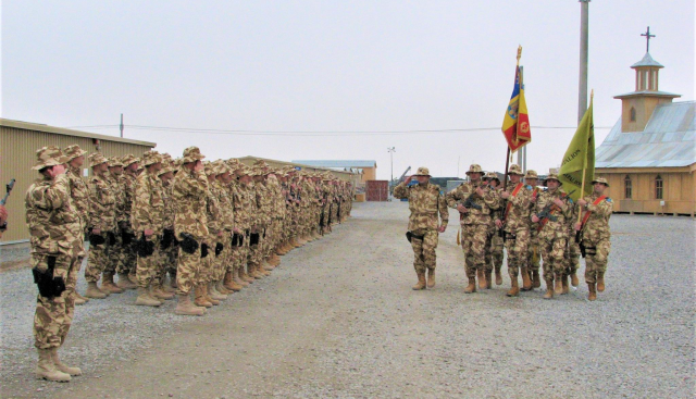 Foto: Dan Mihăescu Kandahar -Ceremonial militar în Baza Kandahar Rechinii Albi