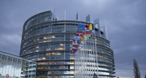 De la Bruxelles se întoarce lumea cu susu-n jos