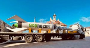 Mi-e teamă de racheta asta mai ales că este şi soţia lângă mine ! Youtube