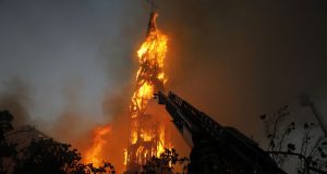 POPORUL CERE: ARDEŢI BISERICILE!