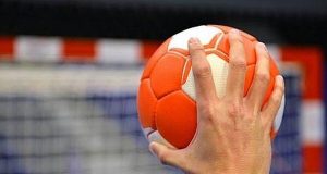 Mică-i mingea, bat-o vina!