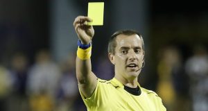 E greu să discuți cu arbitrul