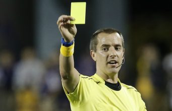 E greu să discuți cu arbitrul