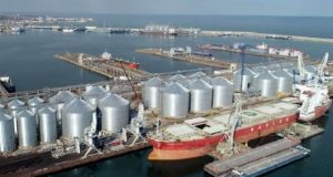 În Portul Constanţa este încărcată la export prima navă cu cereale ucrainene