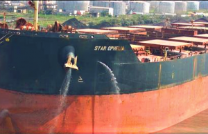 Portul Constanţa: Două nave de mare tonaj încarcă minereu de fier ucrainean pentru export