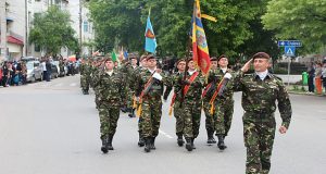 Între lipsurile Armatei, promisiunile lui Dîncu și stupoarea lui Ciucă