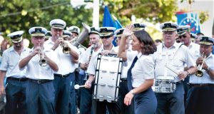 Fanfara Muzica Apelor în concert la malul mării