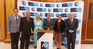 Alternativa Dreaptă vrea interzicerea prin lege a simbolurilor comuniste și marxiste, în România