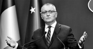 Comica demisie a lui Cîmpeanu Sursa: Facebook