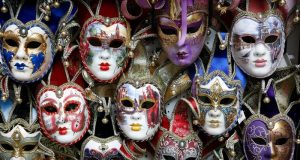 De ce mi-ai pus lalele in brânză? – dramă culturală în două tablouri…şi ceva sursa:dejulmeu.ro