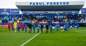 Faceţi loc, faceţi loc, Farul e pe primul loc!