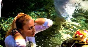 Ritualul de echinocţiu – renaştere spirituală Dana Itu arhivă personală