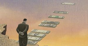 Ca tot românul, când n-are bani guvernul schimbă nişte euro! Sursa: chronicle.com