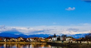 Portal spre lumea fermecată: Poveștile mute ale peisajelor lui Mihail PITEA Autor: Mihail PITEA