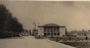 La Constanța, avem cu cine, avem cu ce dar, n-avem unde… Sursa: bjconstanta.ro 1960 Sala Sporturilor