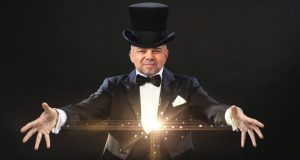 Scamatorii și iluzionism cu pensiile românilor Sursa foto: Prelucrare în scop ilustrativ