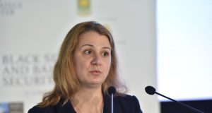 Ministra educației fără conținut pune la bătaie Bursa de merit Tuta Absoluta