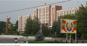 Fuioare de fum amenințător pe cerul Tiraspolului