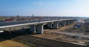 Valu lui Traian: Se construiește pasaj rutier peste calea ferată Imagine cu scop ilustrativ