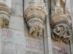 Și Teodosie își caută locul în istoria comică bisericească