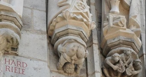 Și Teodosie își caută locul în istoria comică bisericească