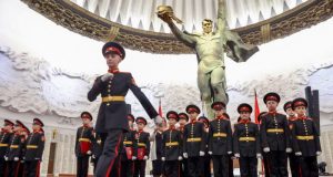 Țara care vrea ostași face mame din femei