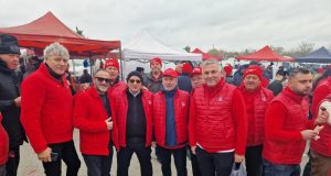 Partidul Stroe Dumitrache la ciordit de voturi prin târg Sursa: Facebook