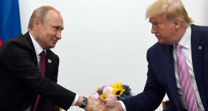 Cum “îl ajută în secret” Trump pe Putin