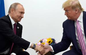 Cum “îl ajută în secret” Trump pe Putin