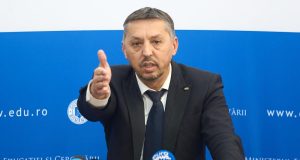 Triunghiul responsabilității în educație: profesorii, elevii, părinții Sursa foto: observatornews.ro