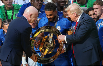 Trump, campion mondial la fotbal cu nasturi