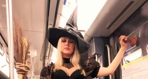 Muza ce amuză, în burduf de vrăjitoare rea Sursa: Facebook