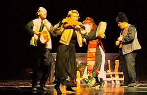 „Jocuri în ograda bunicilor”, reîntâlnire cu datinile și originile noastre Foto: Geta Frigioiu