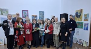 Printre flori de câmp, cu lebăda copilăriei… Foto: Geta Frigioiu