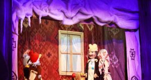 „Iată vin colindători”, la Teatrul Căluțul de Mare Credit/Teatrul Căluțul de Mare