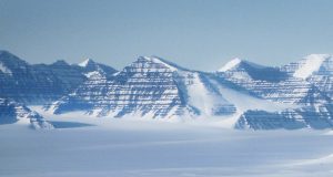 Tărâmul cel Verde Gunnbjoern Fjeld, cel mai înalt pisc din Groenlanda, 3694 metri www.greenland.is