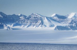 Tărâmul cel Verde Gunnbjoern Fjeld, cel mai înalt pisc din Groenlanda, 3694 metri www.greenland.is