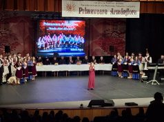 Florin Mitroi, tumbe-tumbe cu cipanii la “Primuveara Armânjloru” Foto: Geta Frigioiu