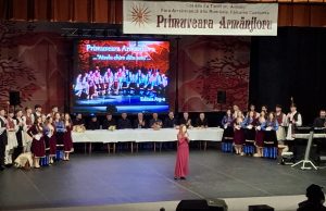 Florin Mitroi, tumbe-tumbe cu cipanii la “Primuveara Armânjloru” Foto: Geta Frigioiu