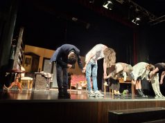 La Teatrul Căluțul de Mare am aflat „Prețul demnității” Foto: Geta Frigioiu