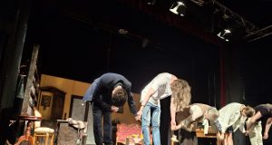 La Teatrul Căluțul de Mare am aflat „Prețul demnității” Foto: Geta Frigioiu