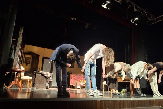 La Teatrul Căluțul de Mare am aflat „Prețul demnității” Foto: Geta Frigioiu