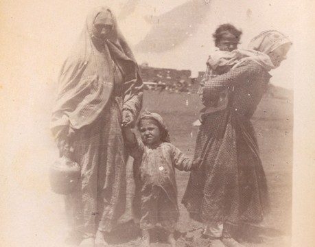 Emigranți musulmani din Dobrogea, născuți epoca otomană Sursa:imagoromaniae.ro/Anatole Magrin/Turcoaice din Dobrogea