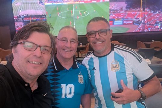 Cu galeria argentiniană pe “OLED Stadium” în Desert Diamonds White Tanks