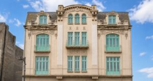 Cercul literar al tinerimei din Constanța «Ovidiu» Clădirea din Constanța str. Traian 25 ce a găzduit la 1898 Cercul literar Ovidius