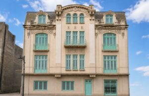 Cercul literar al tinerimei din Constanța «Ovidiu» Clădirea din Constanța str. Traian 25 ce a găzduit la 1898 Cercul literar Ovidius