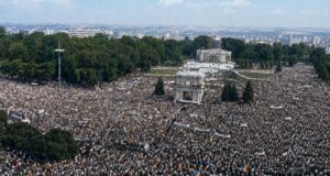 Eroi fără statui Imagine de arhivă prelucrată cu IA/Marea Adunare Națională, 31 august 1989