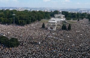 Eroi fără statui Imagine de arhivă prelucrată cu IA/Marea Adunare Națională, 31 august 1989