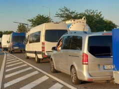 Podul de flori versus Vama de pe Prut ce umilește națiunea „Coada auto” se întinde până la benzinăria din Albița. 2 august 2026. Ora 19.30